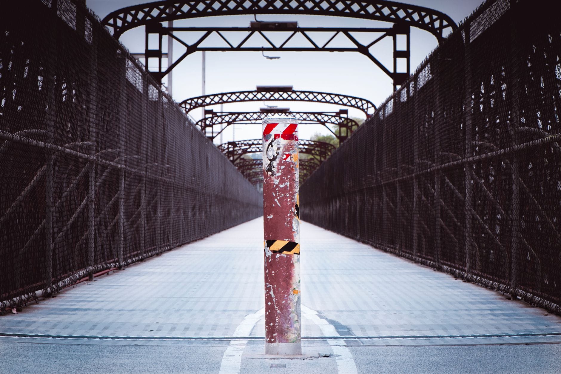 Broken chain links symbolizing cross-chain bridge security vulnerabilities