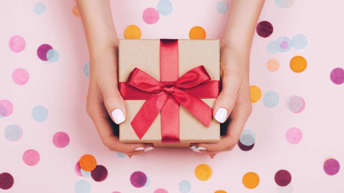 Episode 18: Escort gift-giving etiquette, with client Clark