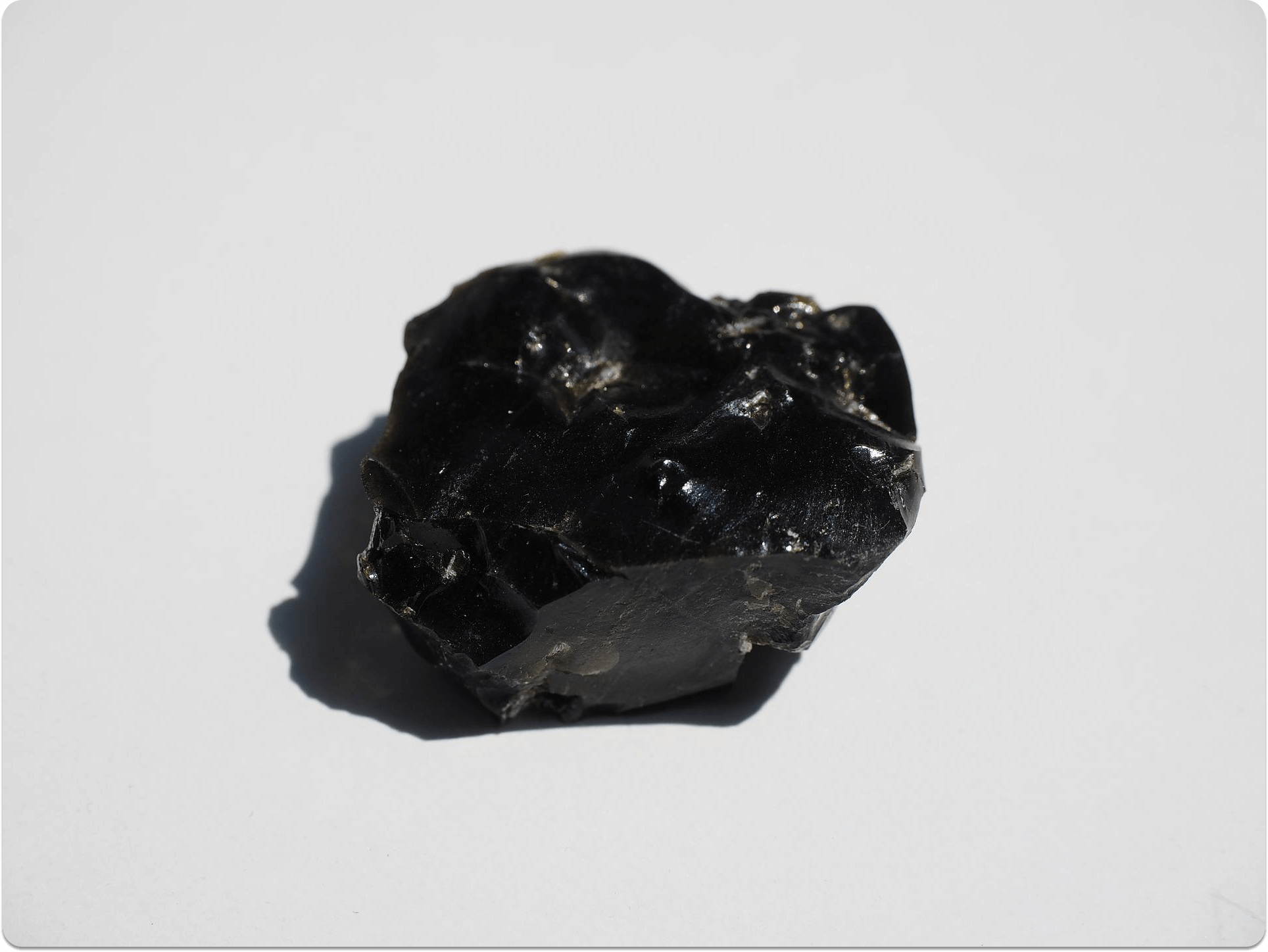 Picture of an obsidian (a volcanic gemstone)