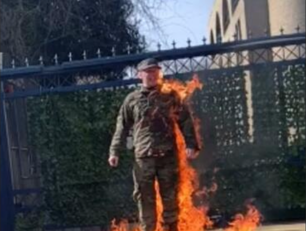 Military Active Duty Memeber Sets Himself On Fire Saying He "will no longer be complicit in genocide" in Gaza
