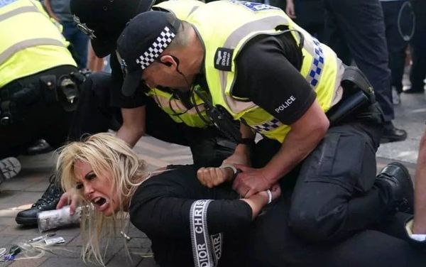 England | Muslim Mobs Roam the Streets with Knives and Machetes Unchecked by Police as Labour Gov’t Prepares to Crack Down on “Far-Right Thugs”