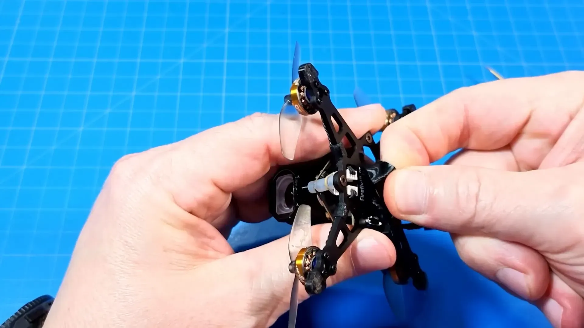 Battery holder twist-lock mechanism in action