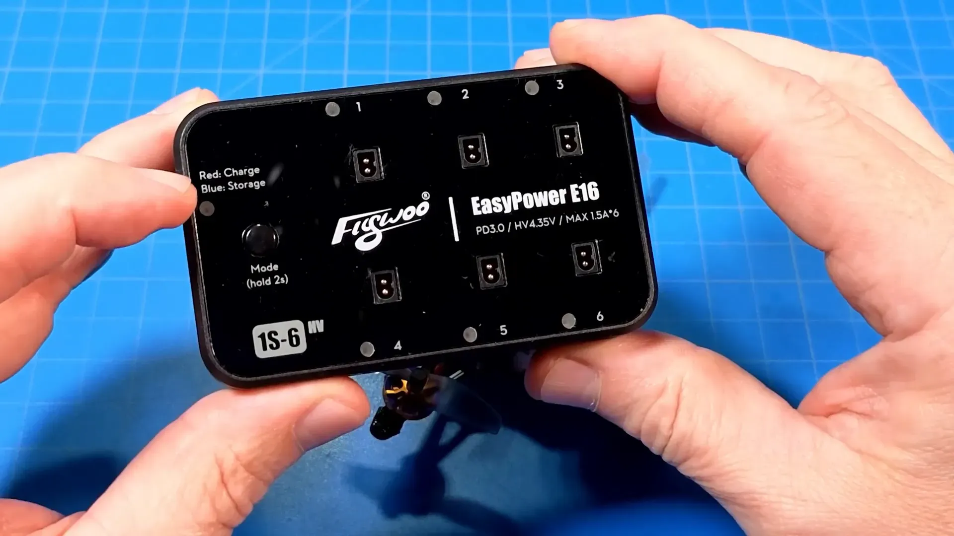 FlyWoo EZ Power E16 USB powered charger with battery indicator lights