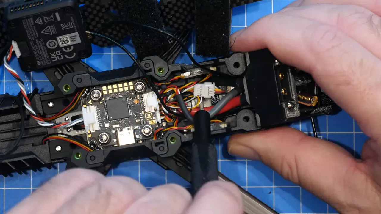 ExpressLRS receiver mounted under battery pad