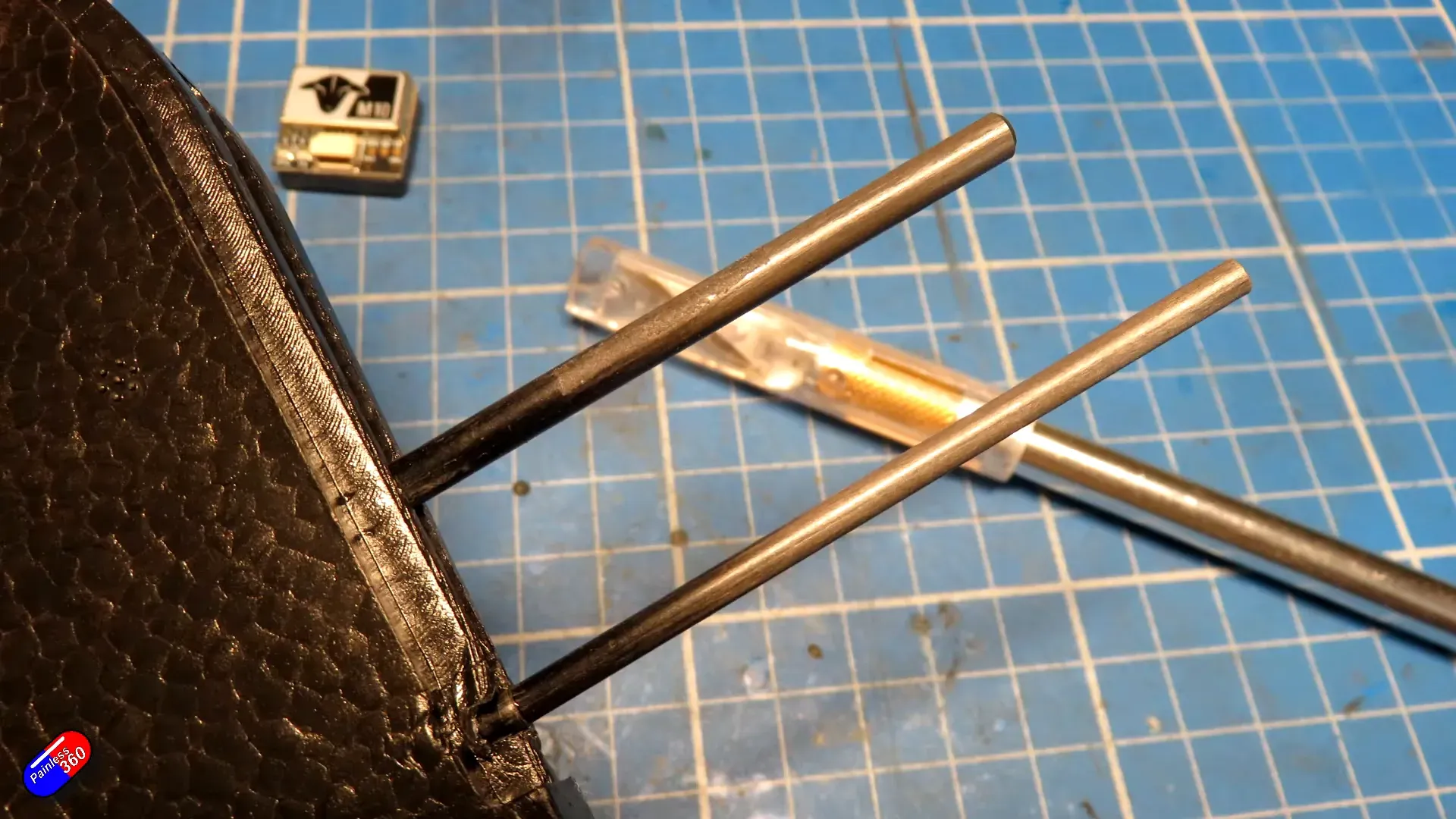 4mm carbon spars glued into the tail recess