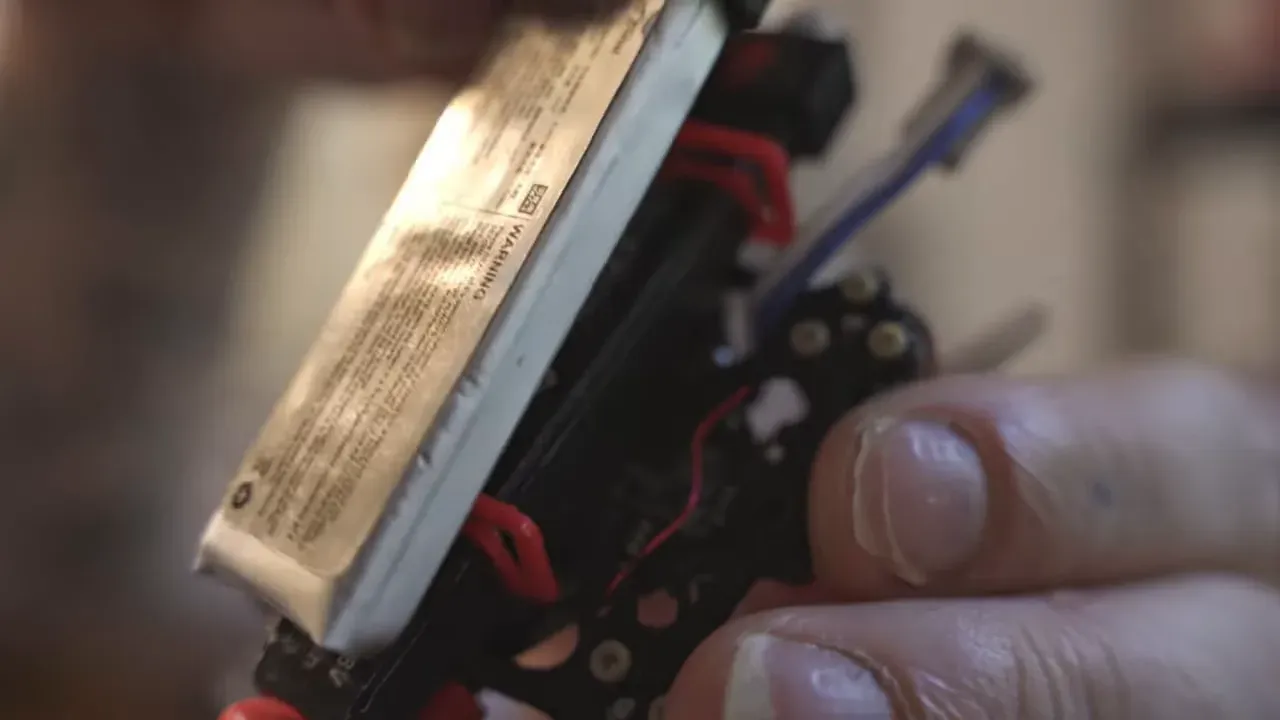 Two battery sizes (350mAh and 450mAh) shown with the drone