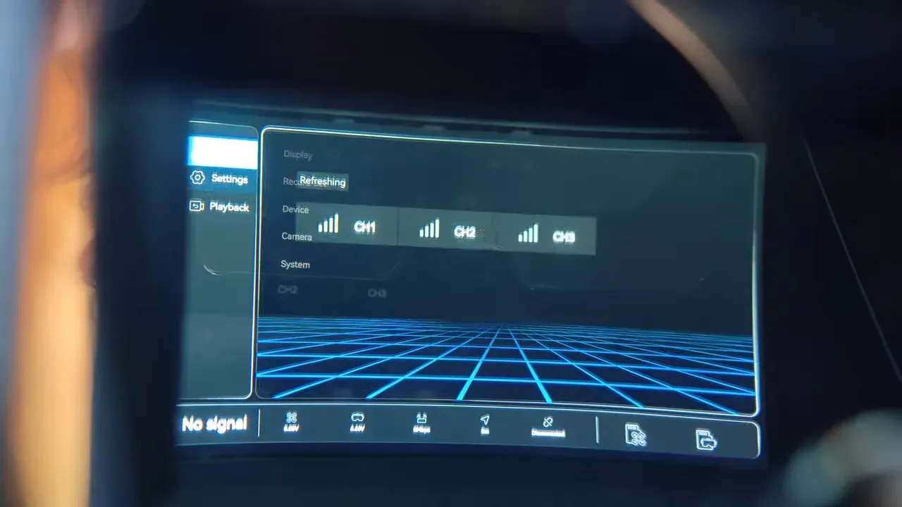 VR04 HD goggle screen showing settings menu, channel bars and 'No signal' status