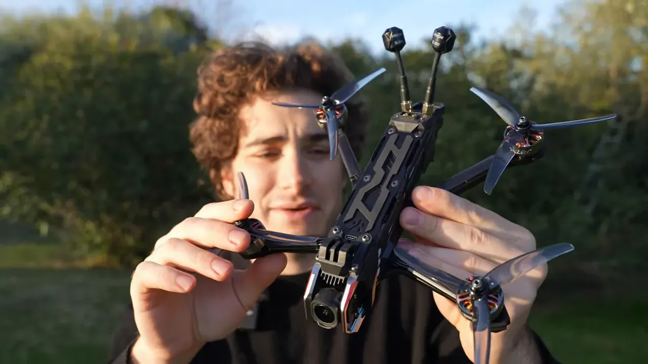 Clear top-plate view of the HGLRC NBlade MAX showing chassis, antennas and propellers