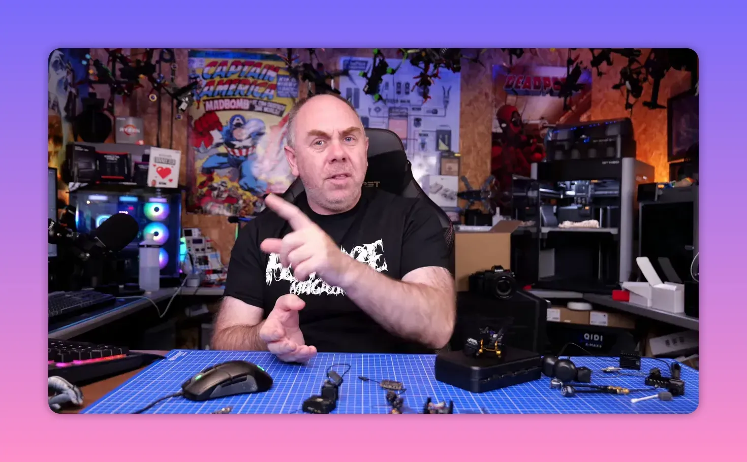 Presenter pointing while explaining what FPV pilots should do now about the DJI O4 Pro gyro issue