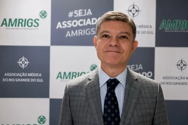 Presidente da AMRIGS compartilha sua experiência com a Ninsaúde