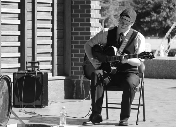 Interview with jazz guitarist Daniel DeLorenzo